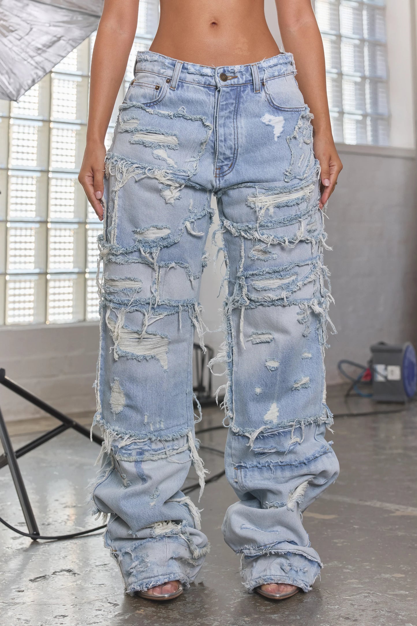 DALIA RIPPED JEANS