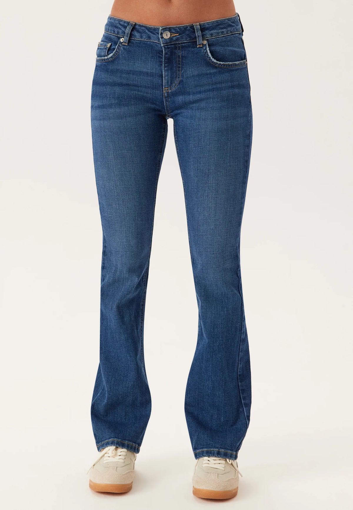 LOW EMBROIDERY POCKET JEANS